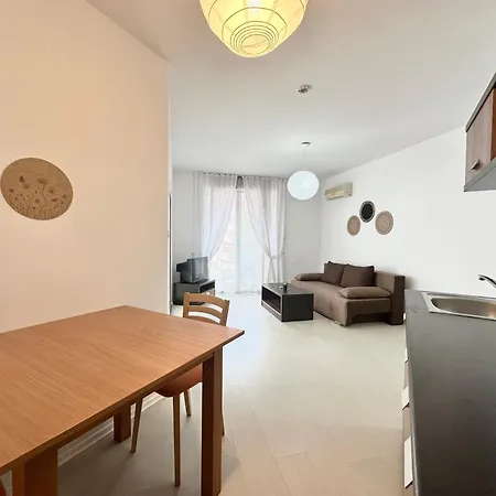 Menada Rainbow Apartment *