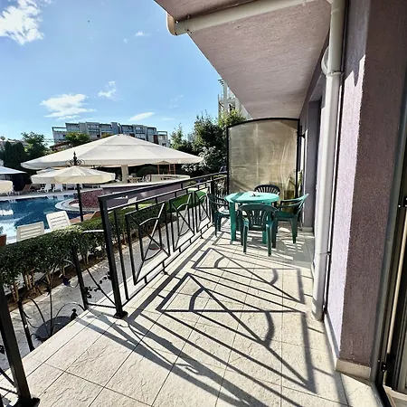 Menada Rainbow ساني بيتش