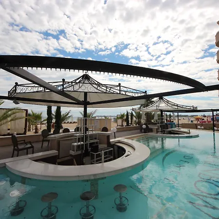 Menada Rainbow شقة *