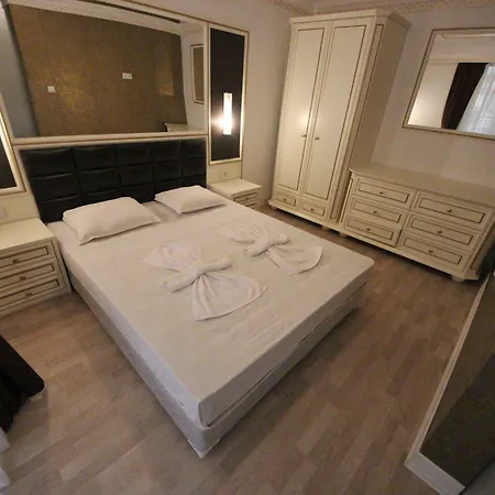 Menada Rainbow ساني بيتش